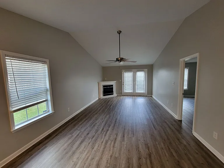 1234 Longpoint Dr — Photo 2