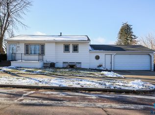 815 S Sneve Ave, Sioux Falls, SD 57103