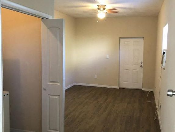 3rd image of 2540 4th Ave S