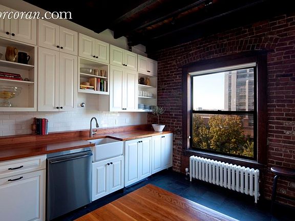 3rd image of 32 Willow Pl APT 9