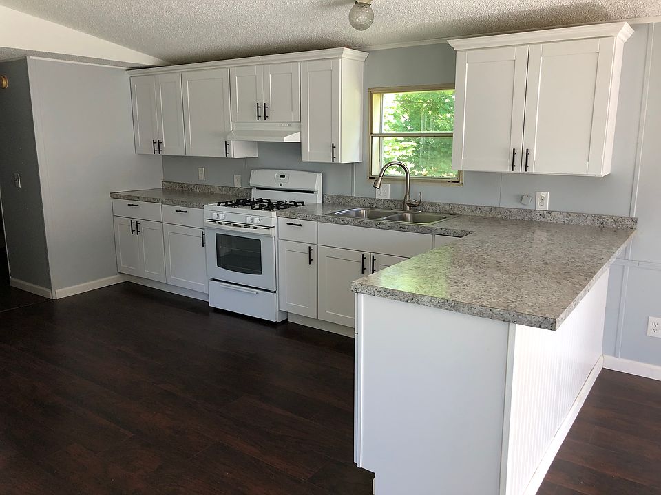 2nd image of 122 Cedar Heights Ct