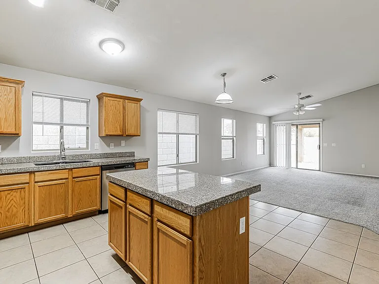 7814 S 72nd Ln — Photo 7