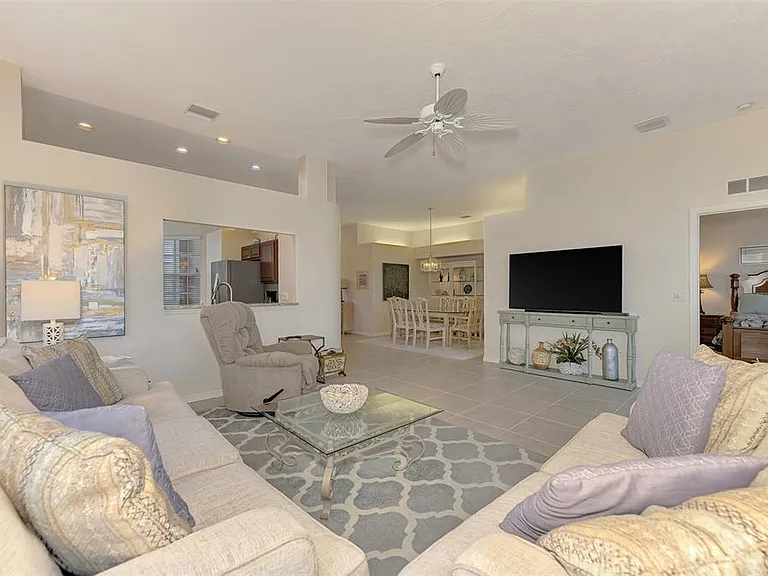 549 Fallbrook Dr — Photo 21