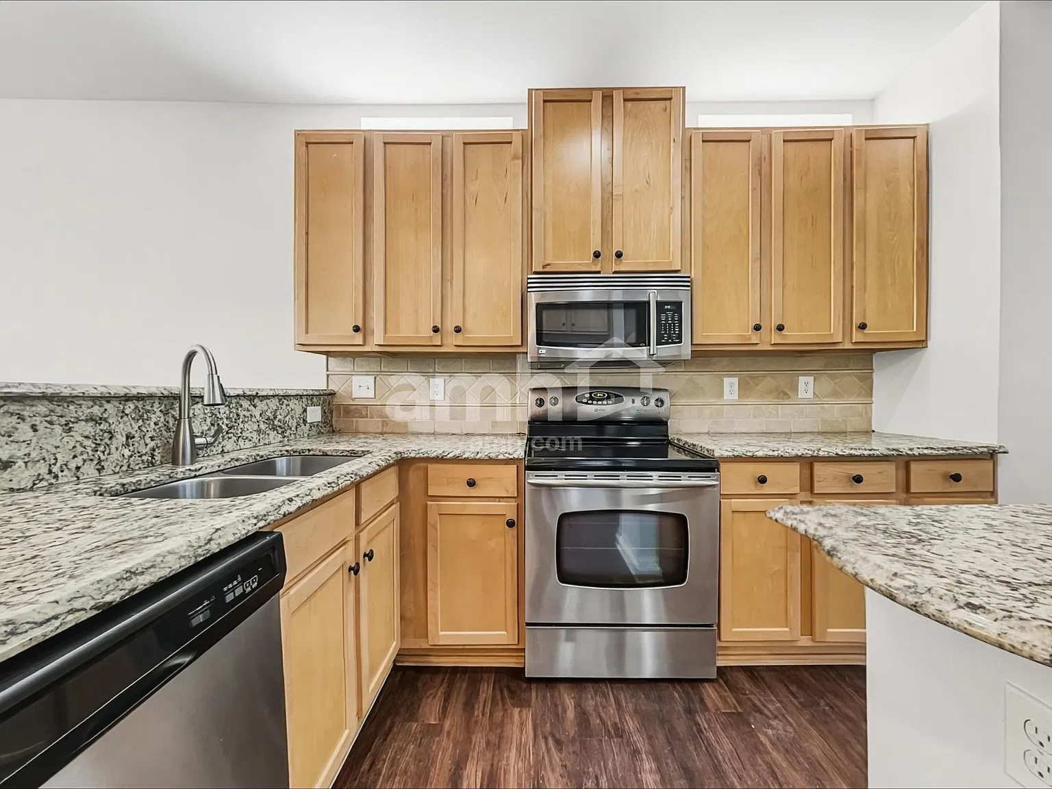 3 bed, 2.5 bath, 2020 sqft, $2,335 — Photo 3