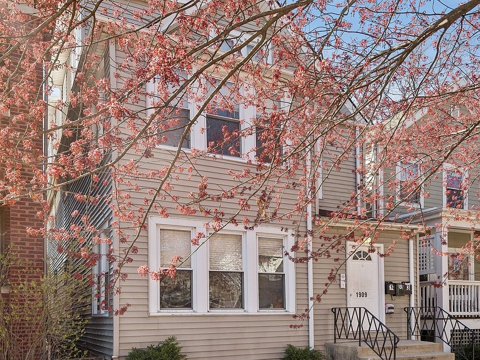 1st image of 1909 W Berwyn Ave #1