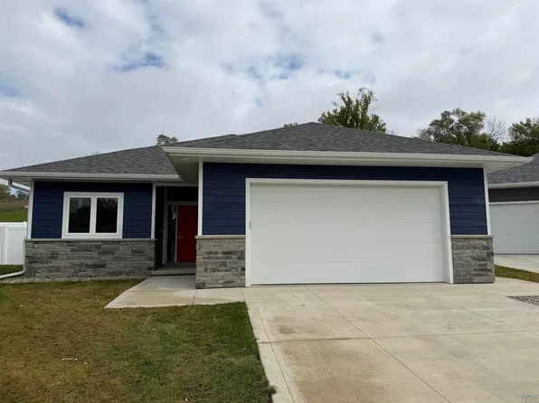2405 Hinrich Ct, Sioux City, IA 51106