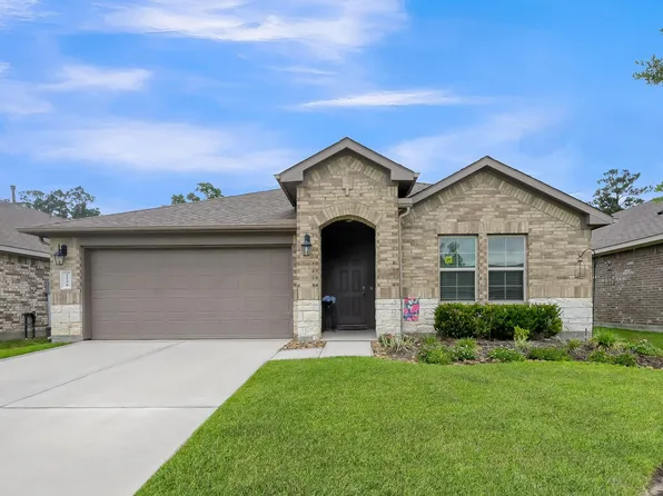2290 Strong Horse Dr, Conroe, TX 77301