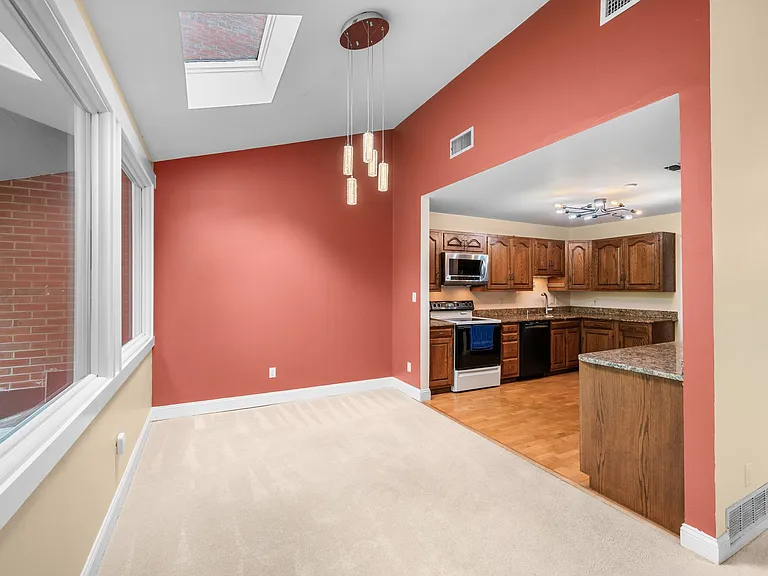 241-287 Perkins St #B502 — Photo 16