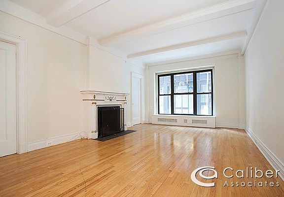 2nd image of 105 W 55th St APT 8F