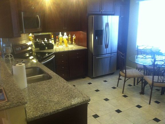 3rd image of 804 Woodport Dr