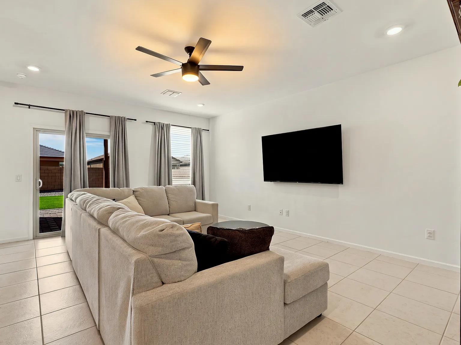 3 bed, 1391 sqft, $2,150 — Photo 3