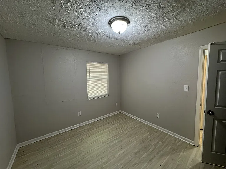 229 Lawrence Rd — Photo 9