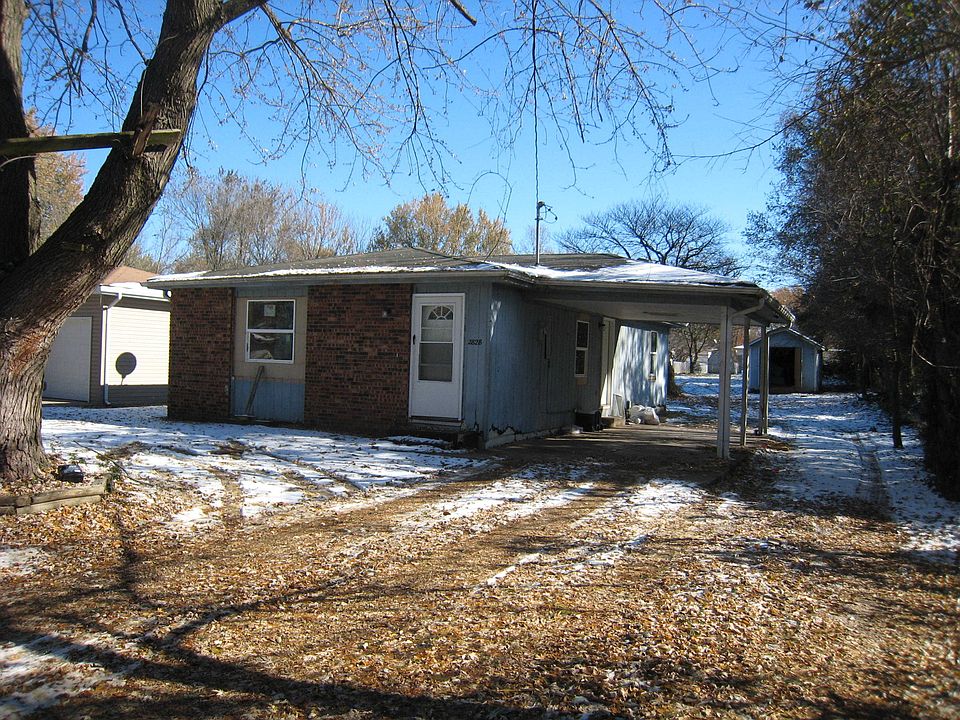 2nd image of 2828 N Summit Ave