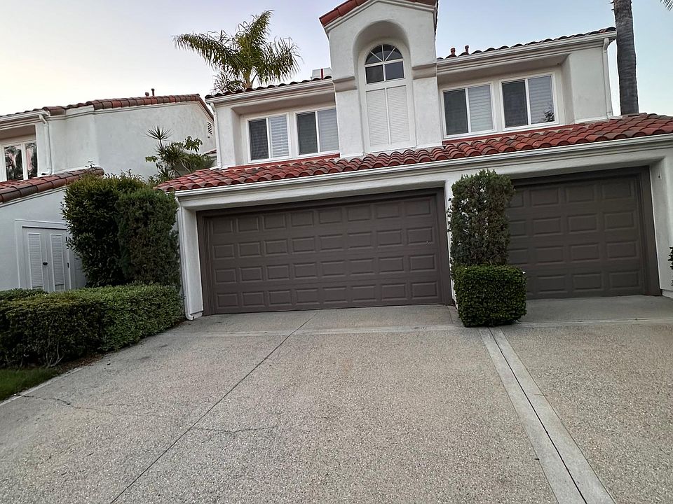 3 car garage with long drive way