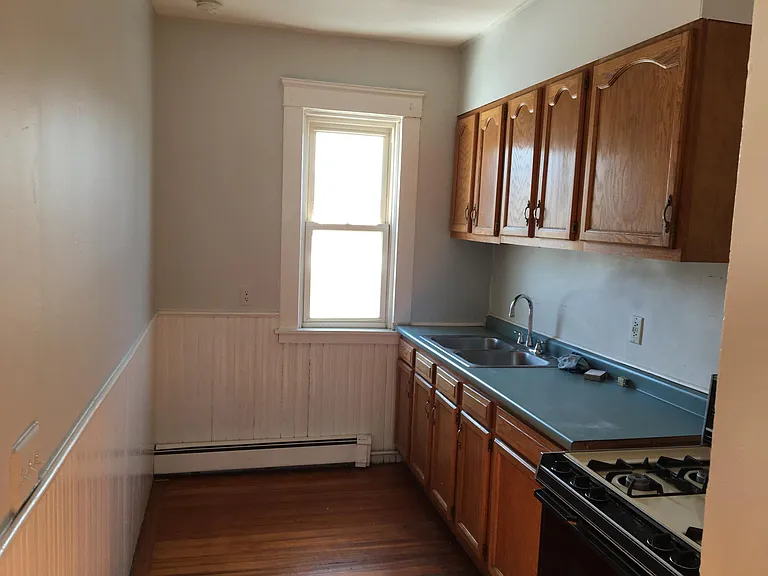27 Pleasant St — Photo 9