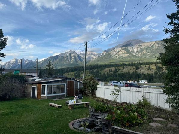 1306 1st Ave, Canmore, AB T1W 1M4