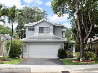 9045 Lake Park Cir S, Davie, FL 33328