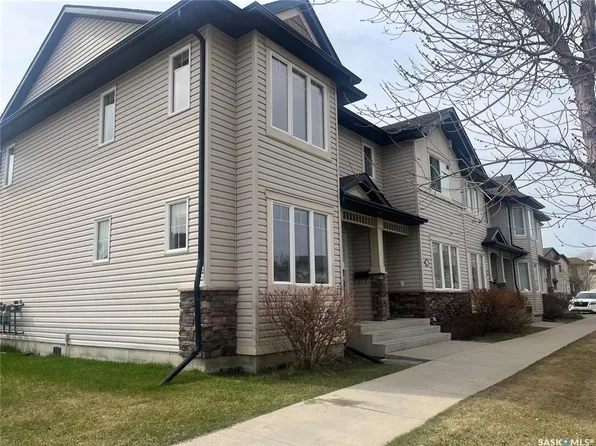 UNIT 207-303 Slimmon PLACE, Saskatoon, SK S7V 0A8