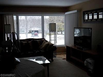 5th image of 3200 Valley View Dr NE