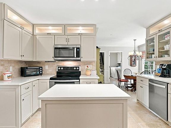 5th image of 9173 Eves Cir