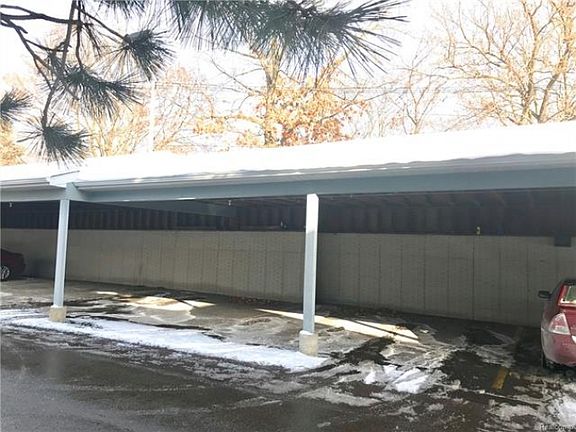 3rd image of 163 Pinewood Cir