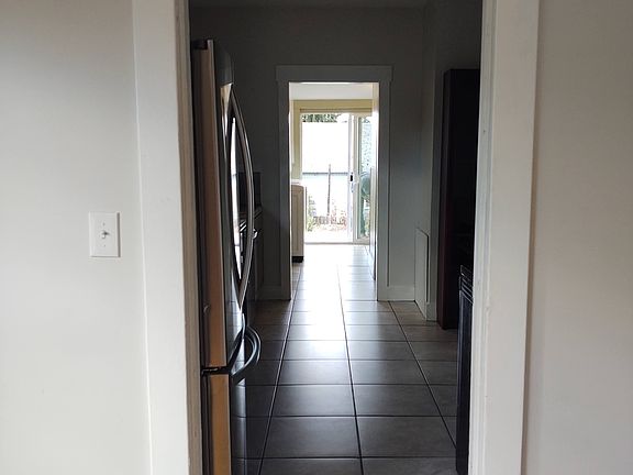 5th image of 917 E Morton St