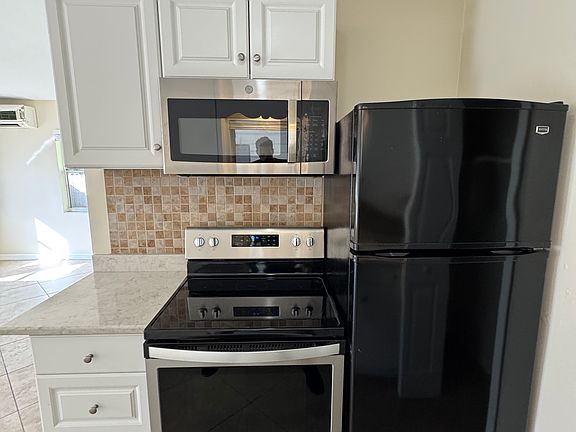 4th image of 1604 8th Ave W #1604