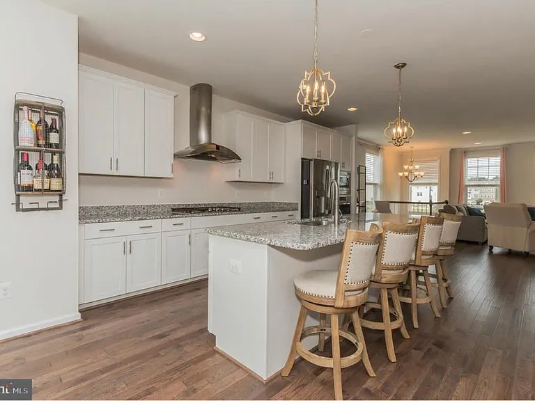 42275 Lancaster Woods Sq — Photo 4