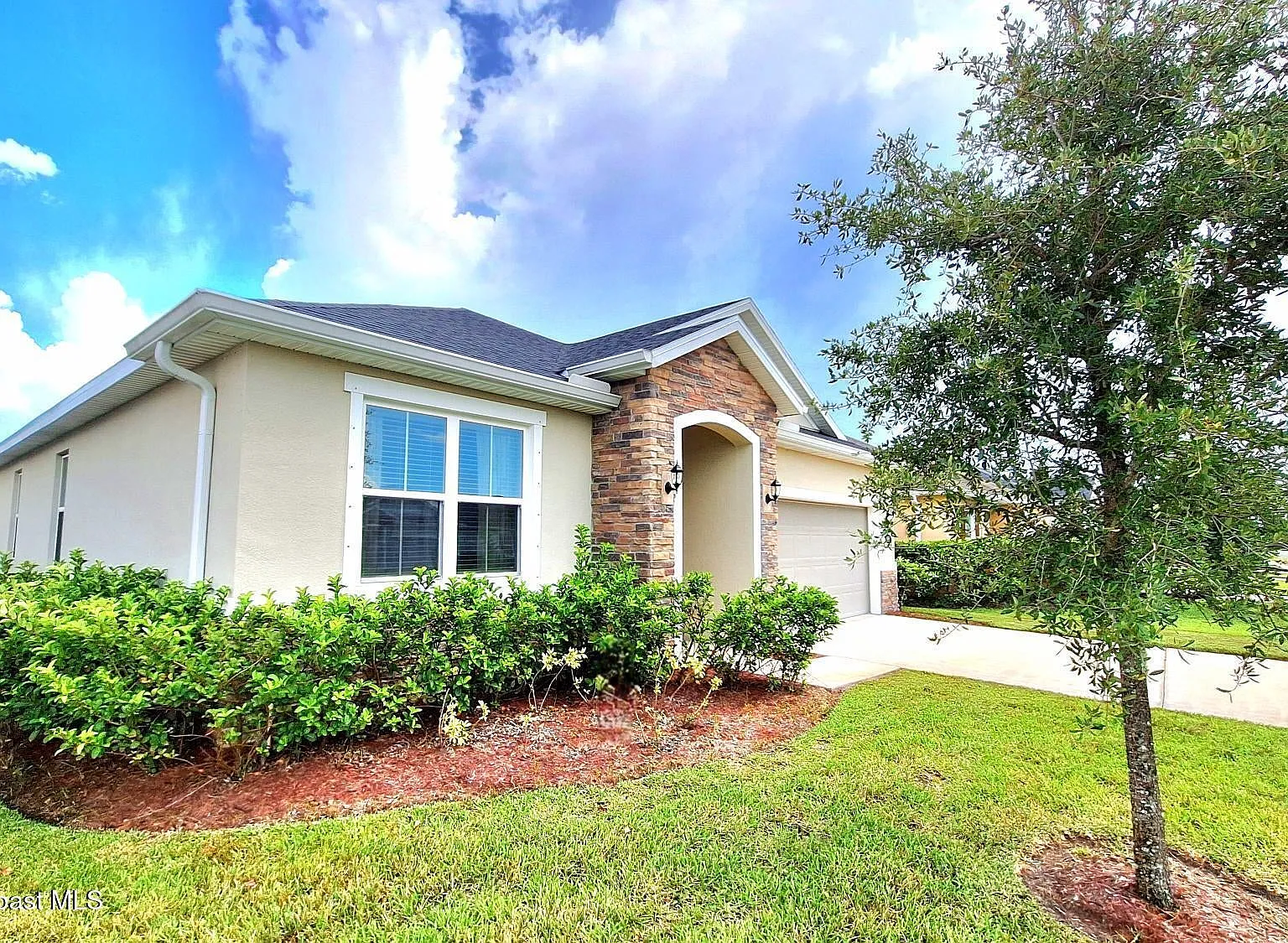 4 bed, 1983 sqft, $2,595 — Photo 2