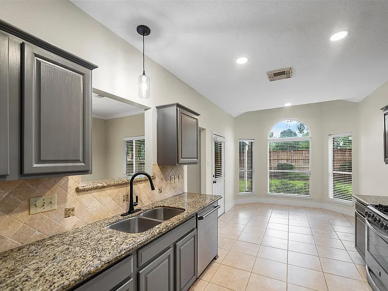 7914 Millbrook Dr — Photo 16