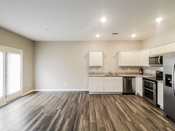 4th image of 104 Swindon Dr