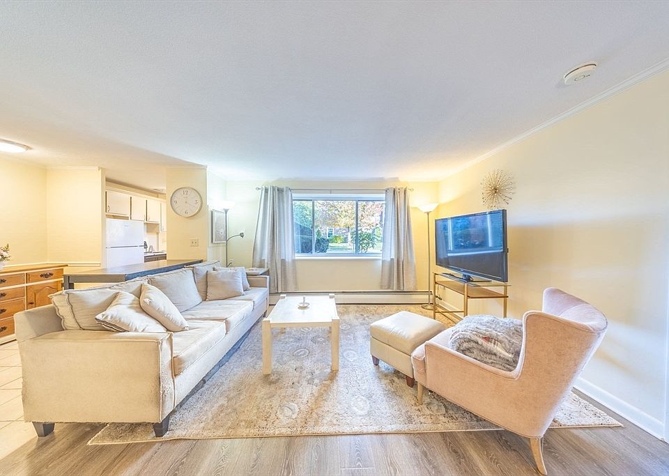 1st image of 220 Essex St APT 1