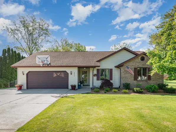 8876 Delwood Dr, Freeland, MI 48623