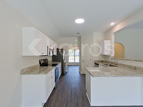4th image of 781 Park Ln