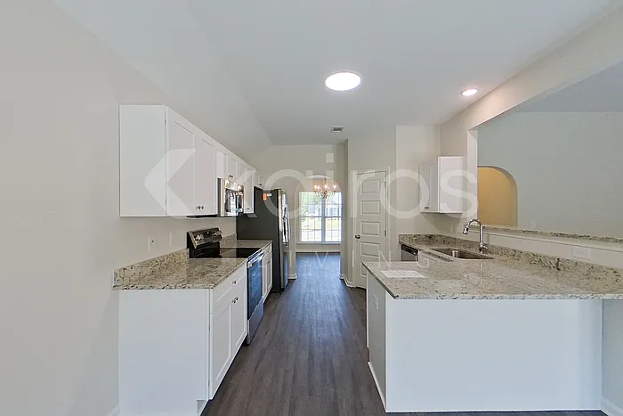 781 Park Ln — Photo 4