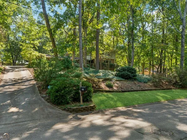 221 Shady Ln SW, Mableton, GA 30126