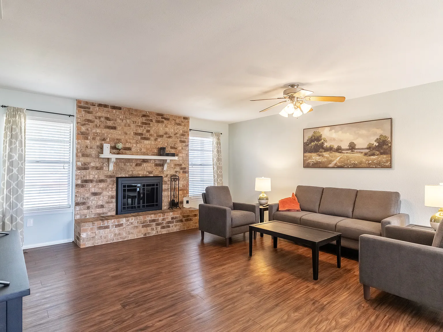 3 bed, 1196 sqft, $4,000 — Photo 2