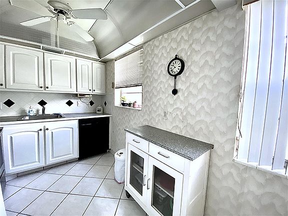 5th image of 368 Durham K