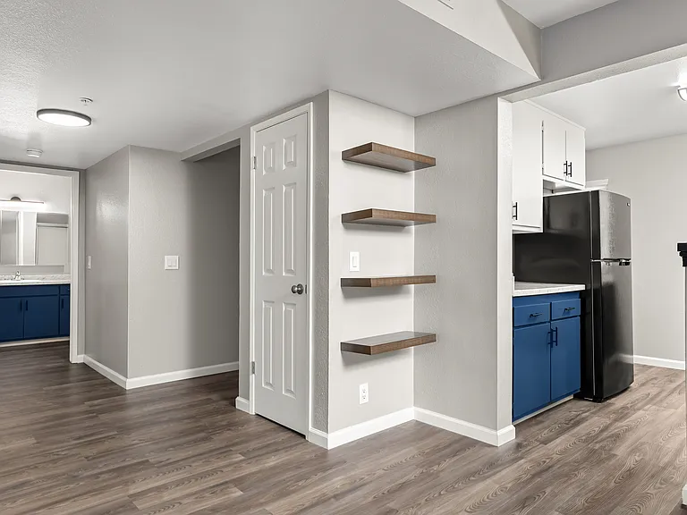 Newly renovated unit. Finishes in select units only.