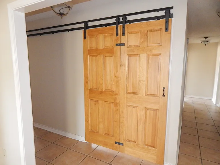 808 Corey Dr — Photo 6