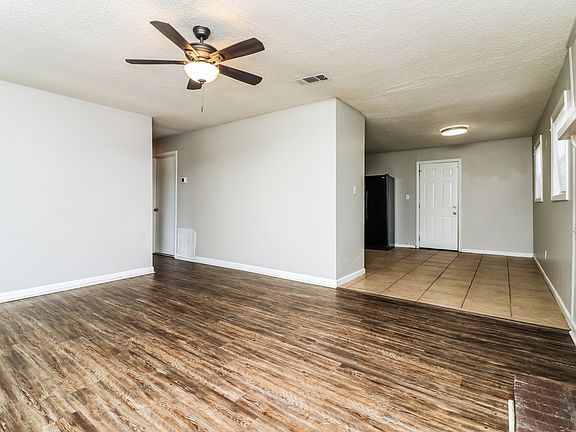 3rd image of 3904 Cindy Dr