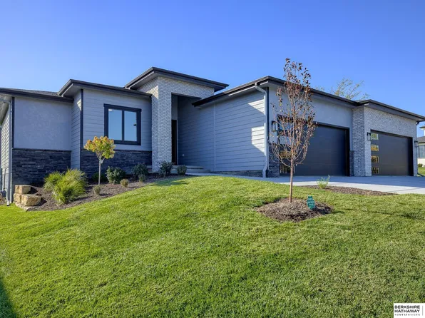 3502 S 214th St, Elkhorn, NE 68022