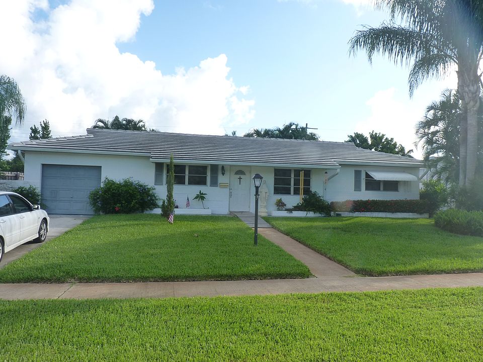 1st image of 2385 Edgewater Dr