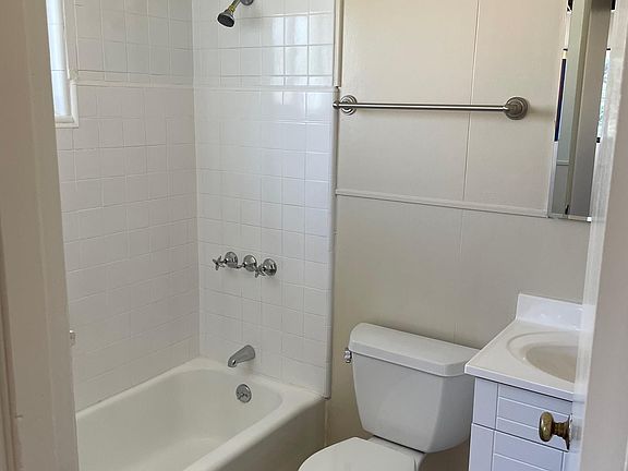 2nd image of 2777 Alma St #2777