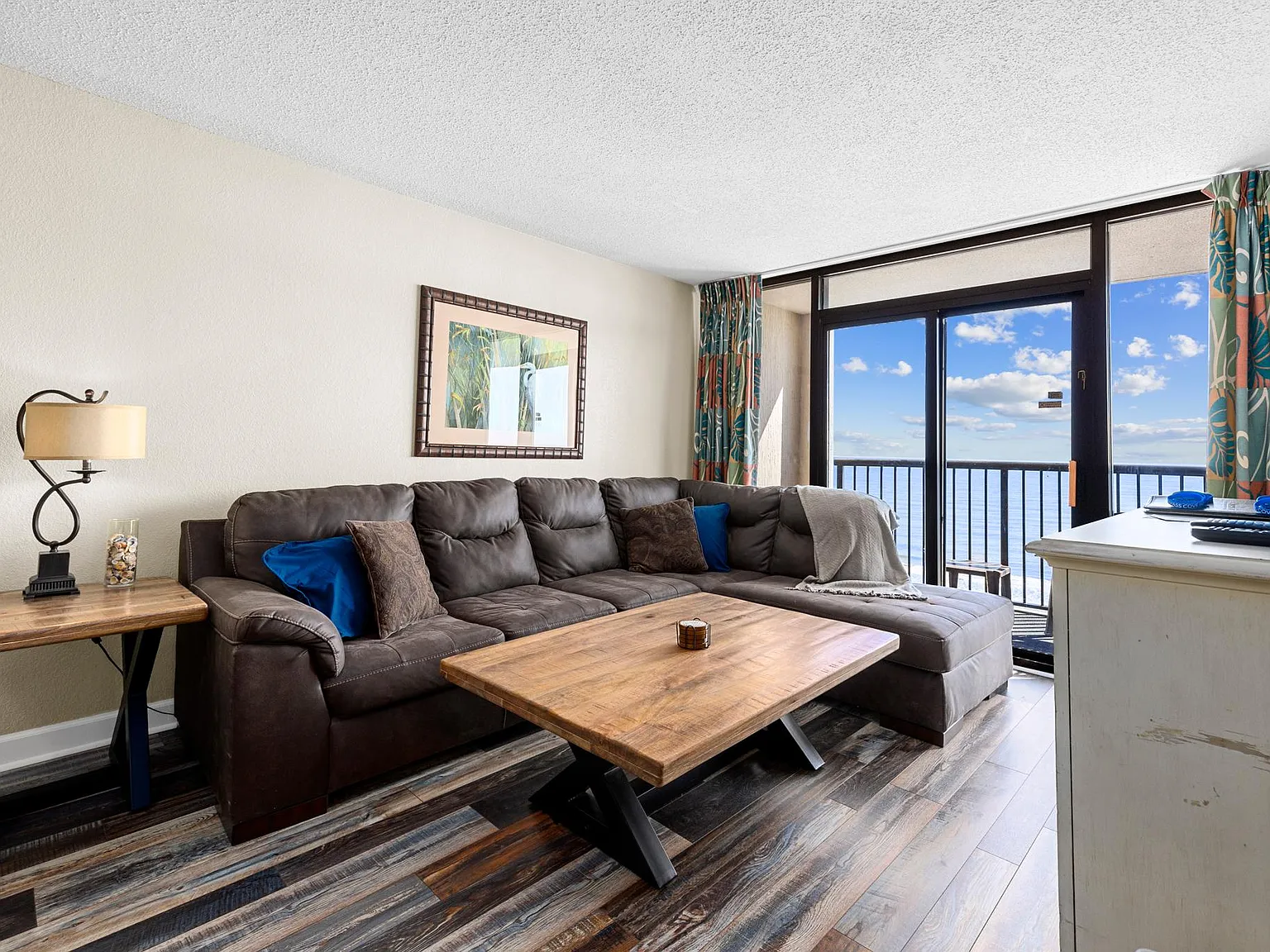 3 bed, 1107 sqft, $2,000 — Photo 3