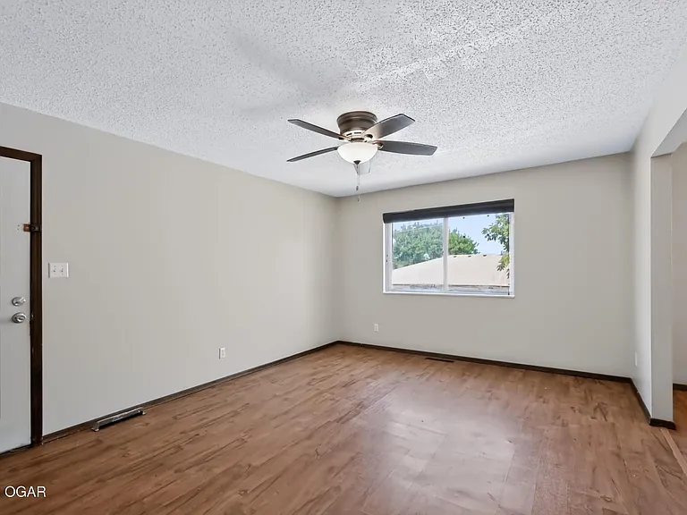 415 W Spring St #A — Photo 4