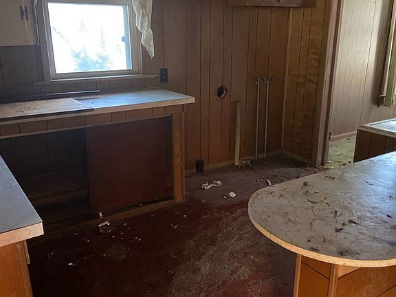 3rd image of 701 W Walnut St