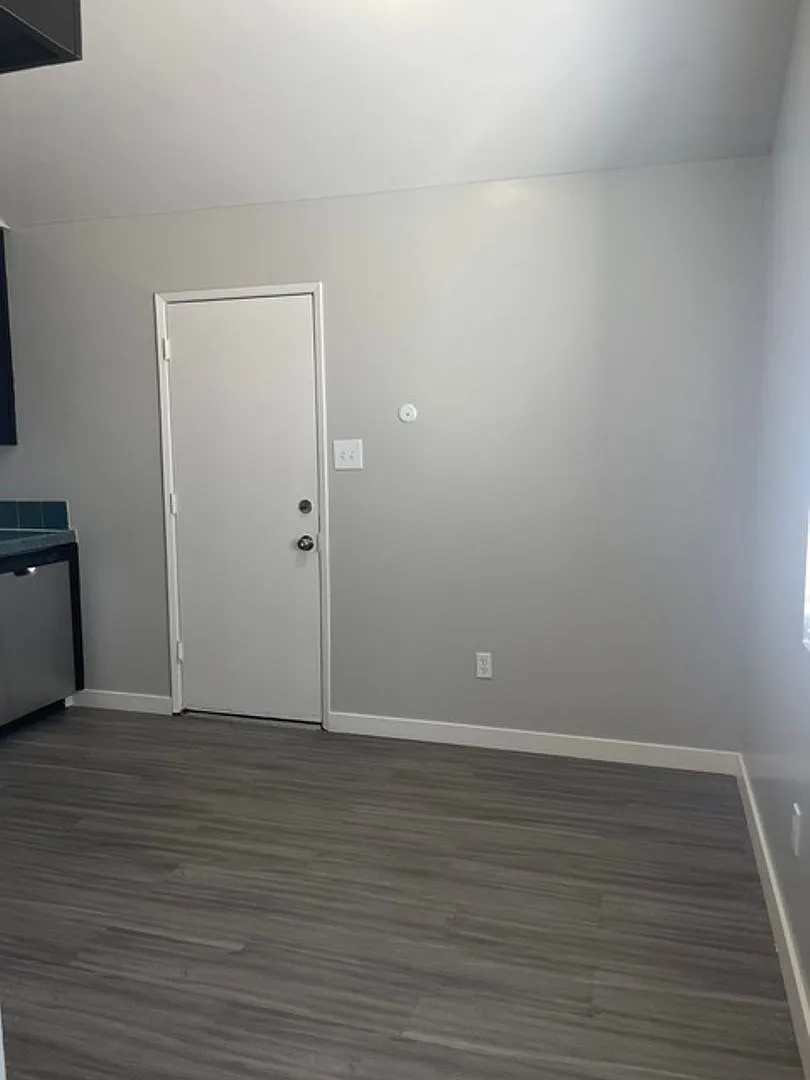 LJ4013 — Photo 2