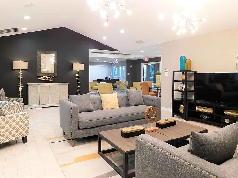 Park West Apartments — Photo 9