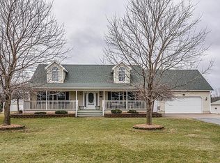 11852 Dunlavy Ln, Whitmore Lake, MI 48189